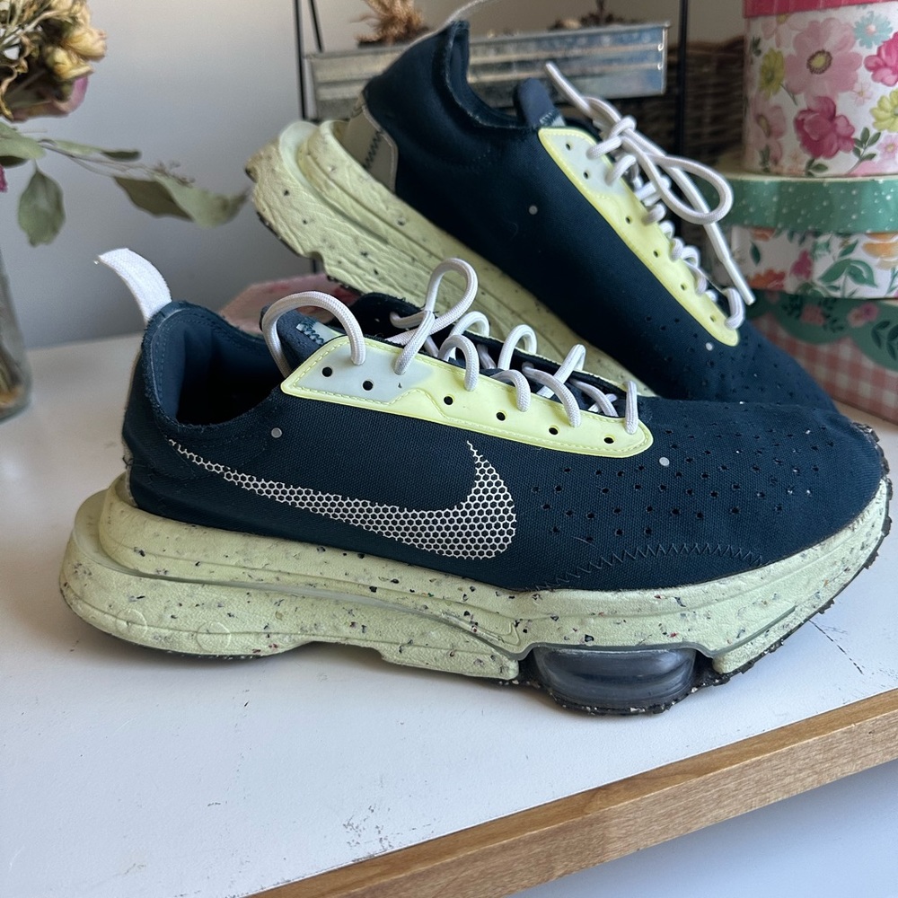 Nike Air Zoom Type
Crater Navy Yellow